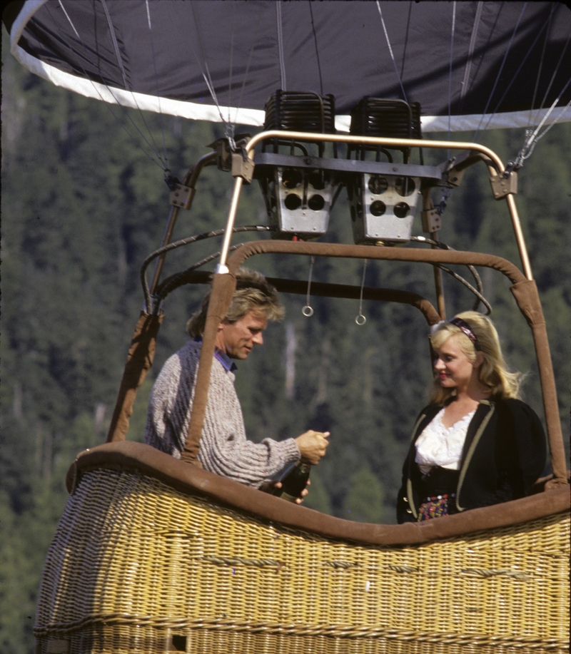 Haciendo un globo aerostático | Getty Images Photo by ABC Photo Archives/Disney General Entertainment Content via Getty Images