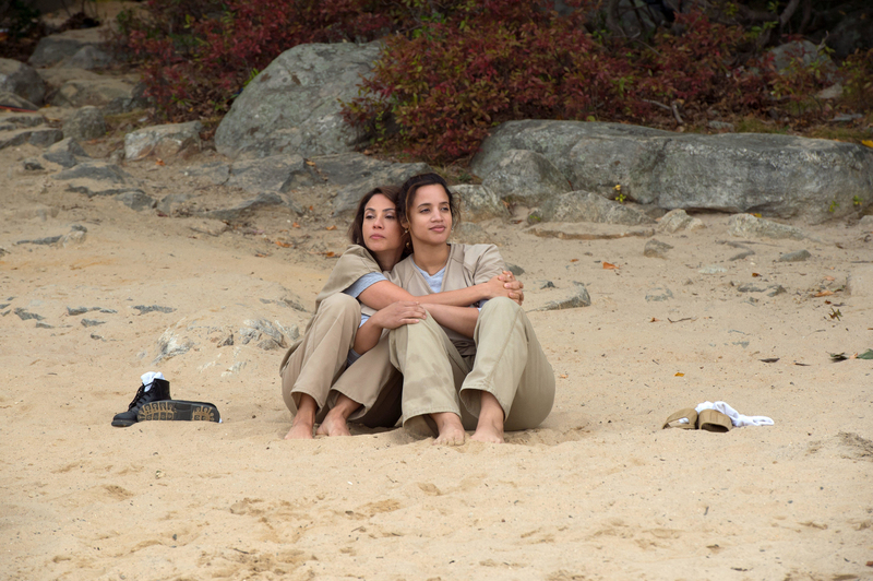 Dayanara Diaz y su madre Aleida en “Orange Is the New Black” | Alamy Stock Photo by Netflix/Courtesy Everett Collection