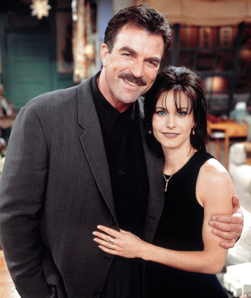 Monica y Richard en “Friends” | MovieStillsDB