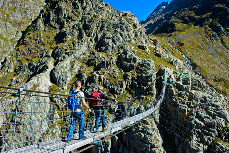 Trift Bridge, Suíça | Alamy Stock Photo by GFC Collection