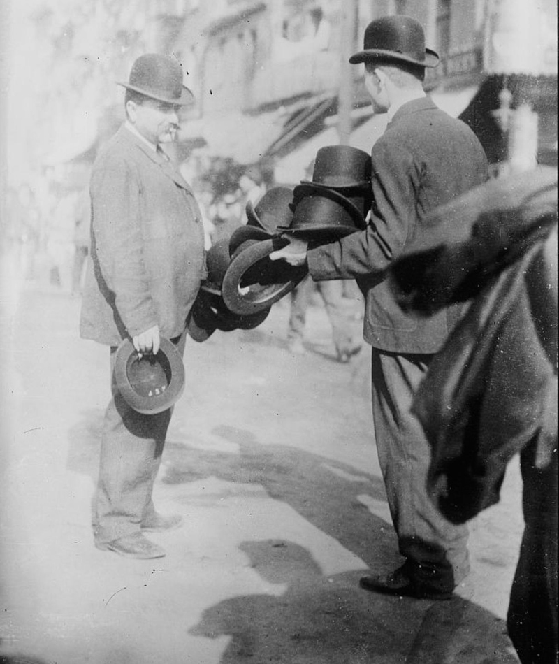 Hat Peddler | Alamy Stock Photo