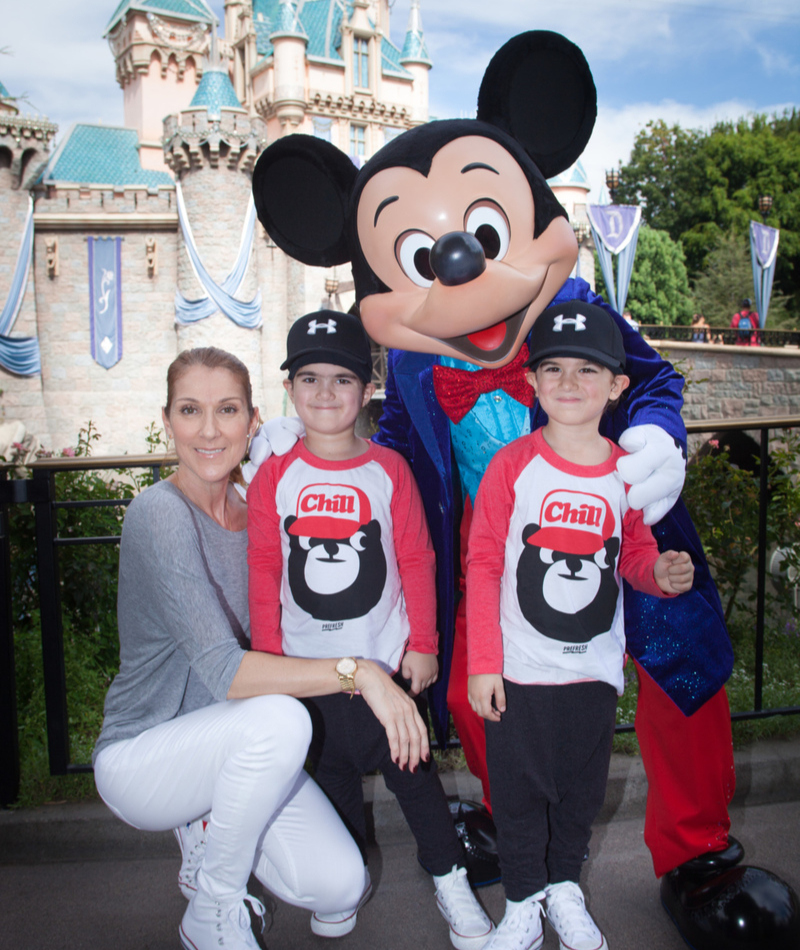 Se consuela a través de sus hijos | Getty Images Photo by Scott Brinegar/Disneyland Resort