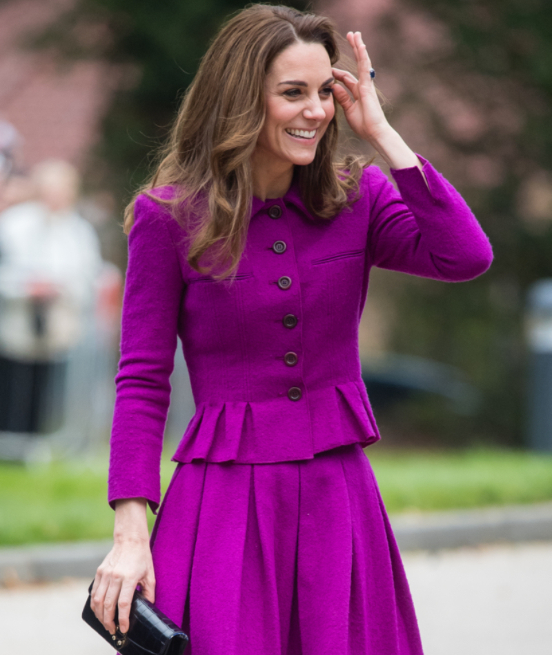 Magenta Oscar de la Renta Rockanzug - November 2019 | Getty Images Photo by Samir Hussein/WireImage