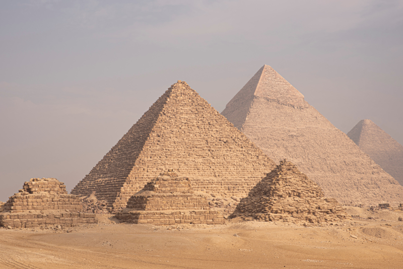 Fantasía - Las pirámides de Giza, Egipto | Shutterstock