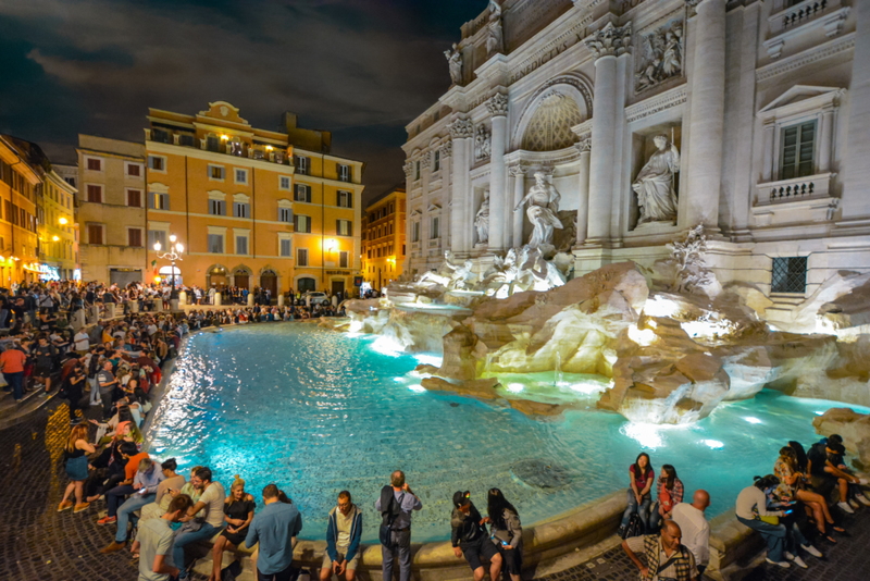 Realidad - La Fontana de Trevi, Italia | Shutterstock
