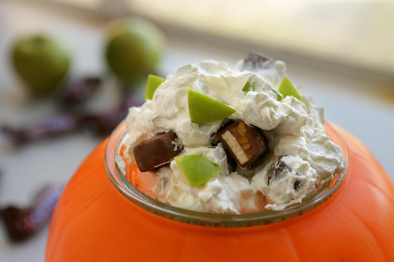 Iowa’s Worst – Snickers Salad | Alamy Stock Photo