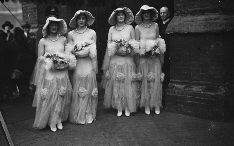 Bridesmaid Muffs: Das ist eine Sache | Getty Images Photo by Hulton-Deutsch Collection/CORBIS