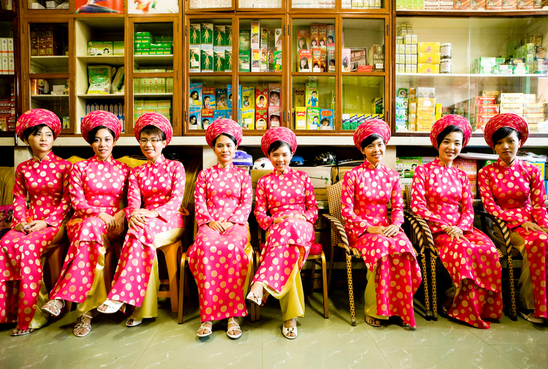 Passende Áo Dài Outfits | Alamy Stock Photo by Kevin Miller