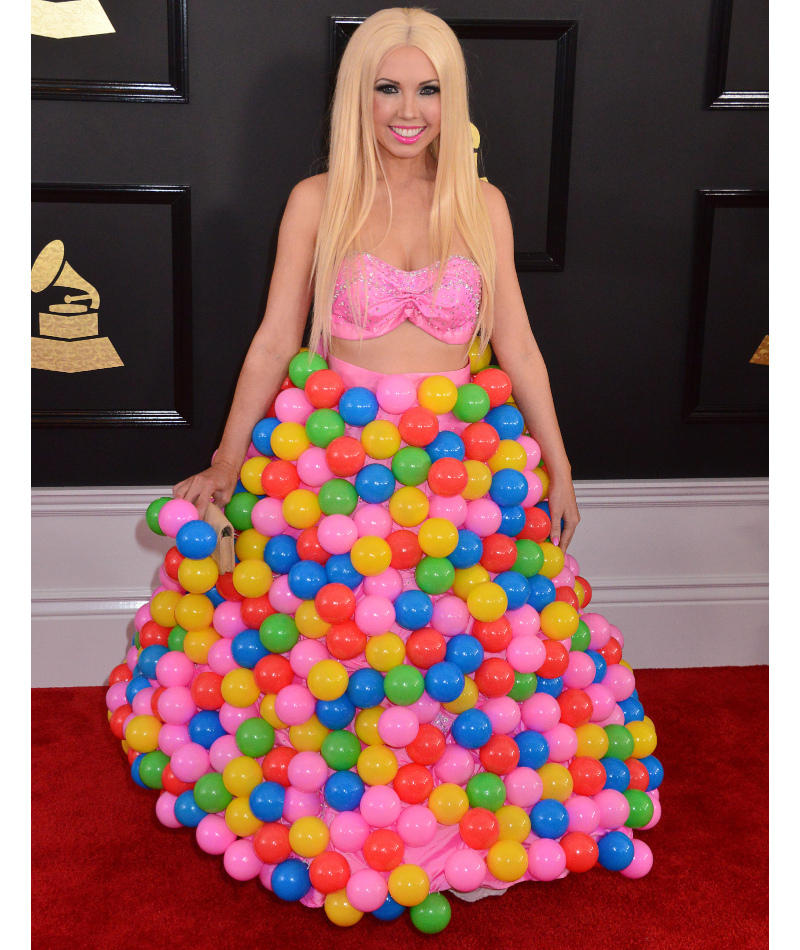 Vestido de bolinha | Alamy Stock Photo by Tsuni/Michel Bourquard