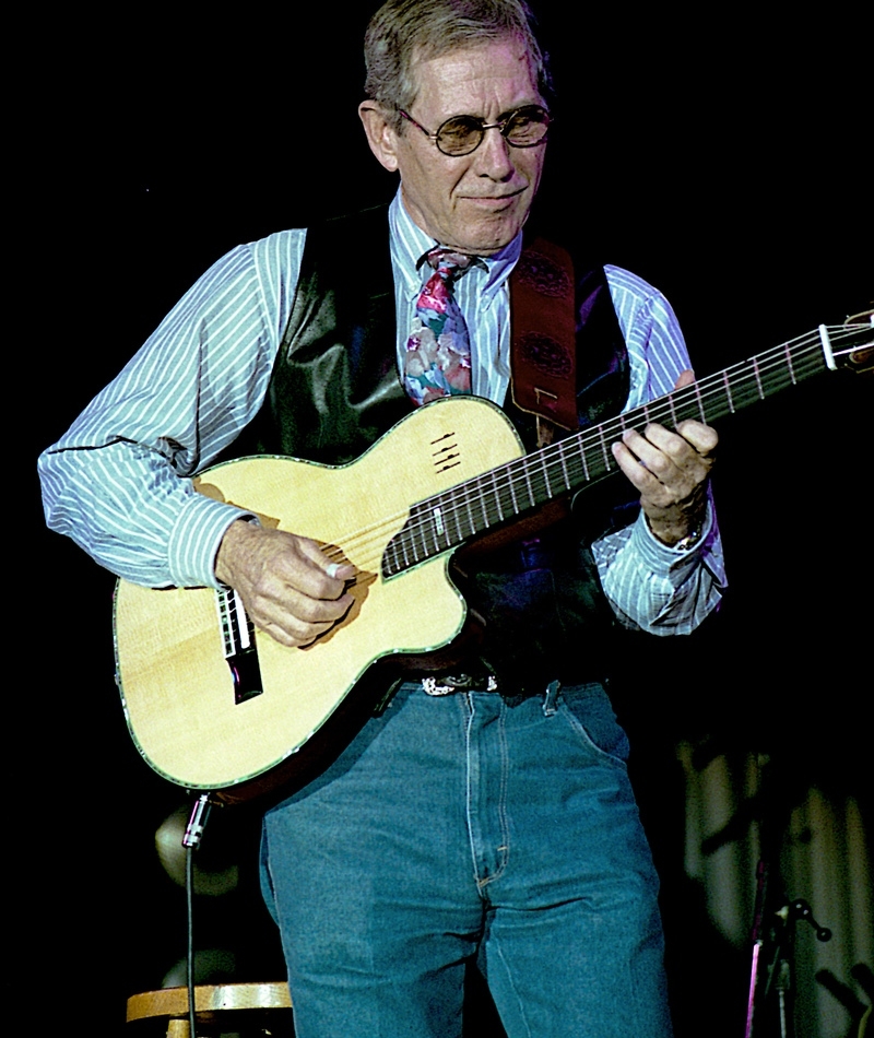 Chet Atkins | Alamy Stock Photo by Media Punch