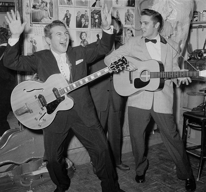 Liberace e Elvis Presley Tocando | Getty Images Photo by Bettmann