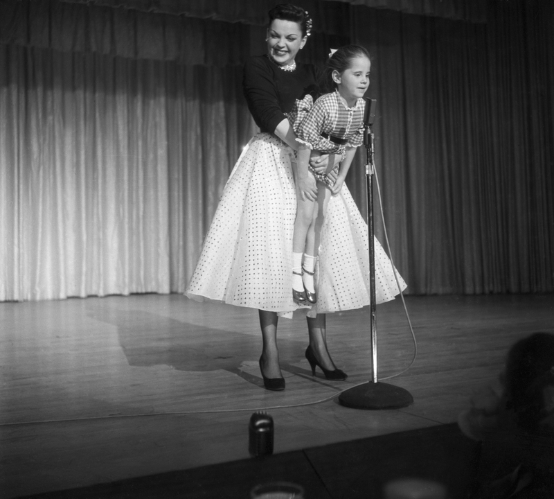 Judy Garland e Sua Filha | Getty Images Photo by Bettmann