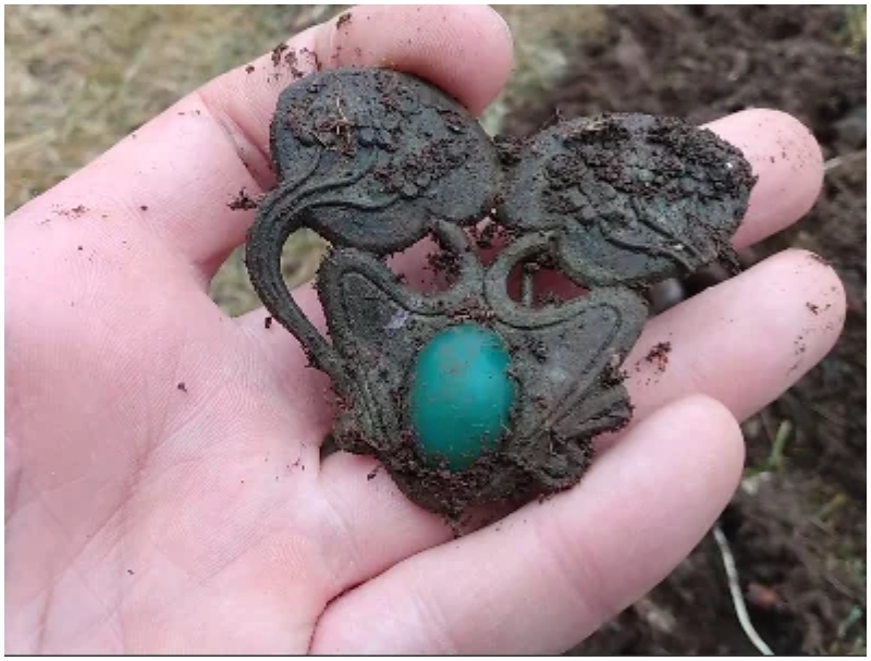 A 1900s Buckle From a Woman’s Gown | Reddit.com/NormIslandRandom