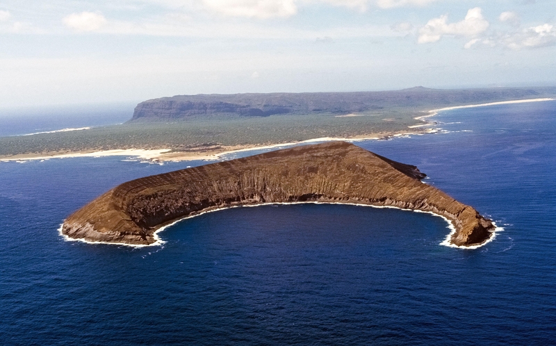 Lehua Island | Alamy Stock Photo by Michele and Tom Grimm