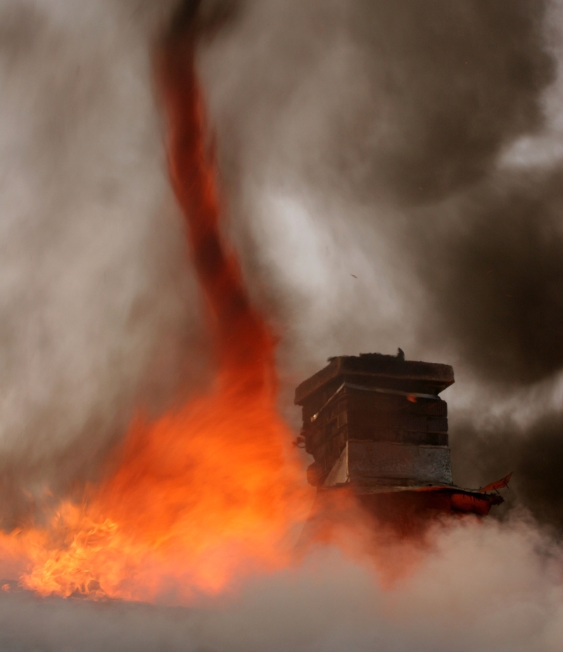 Ein Feuerteufel. Seien Sie nicht ängstlich, sondern entsetzt | Alamy Stock Photo by Nancy G Fire Photography, Nancy Greifenhagen