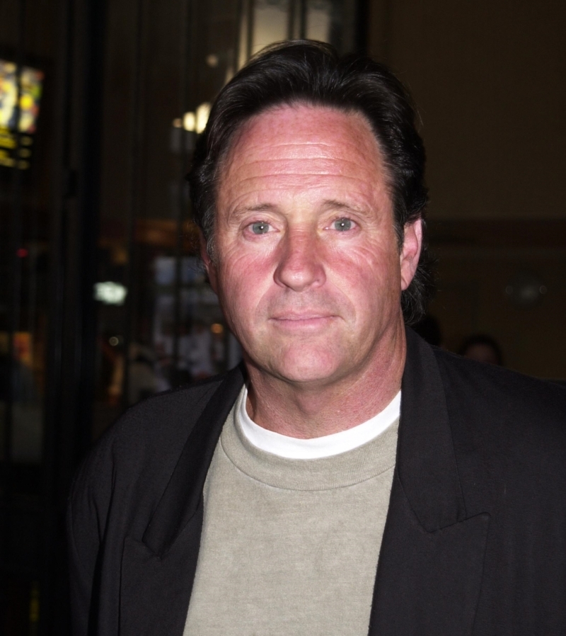 Robert Hays como Bud Hyde | Getty Images Photo by Ray Mickshaw/WireImage