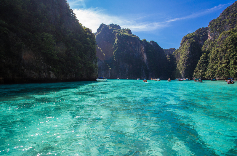 The Land of 1,400 Islands | Shutterstock Photo by Buddit Nidsornkul