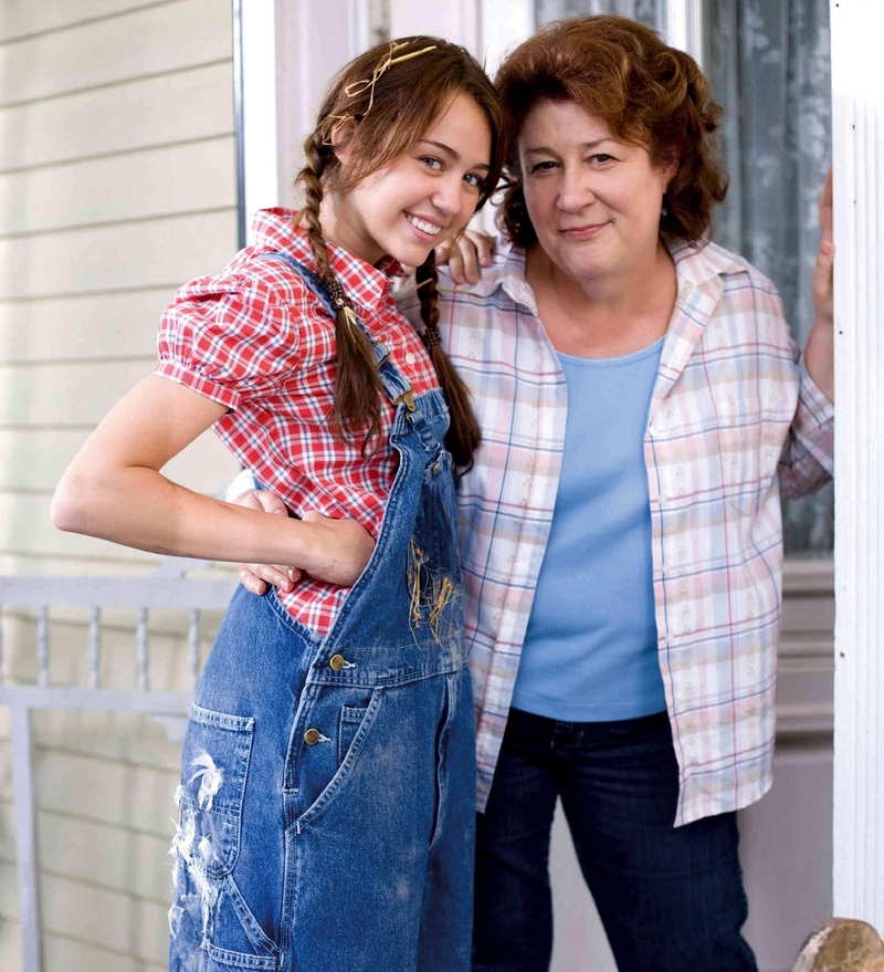 Margo Martindale ($4 million Net Worth) | Alamy Stock Photo by TCD/Prod.DB 