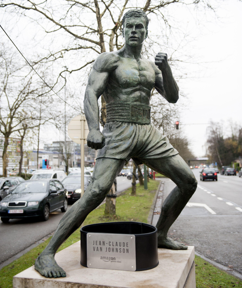 A Statue About to Strike | Alamy Stock Photo by Christophe Ketels/COMPAGNIE GAGARINE/Belga News Agency 