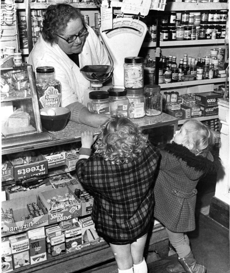 Sending Your Little Kid to the Store with a Note | Alamy Stock Photo by Trinity Mirror/Mirrorpix 