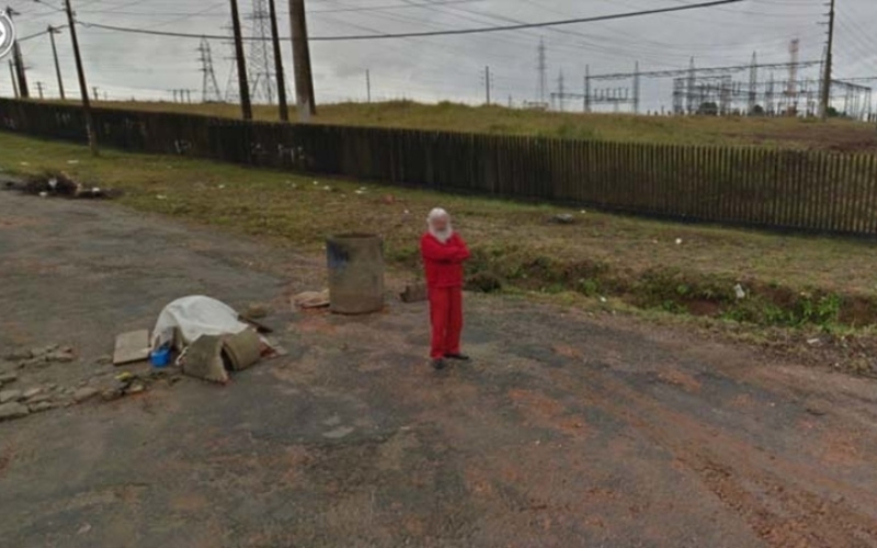 Un humilde Santa Claus | Imgur.com/8Tydzr9 via Google Street View