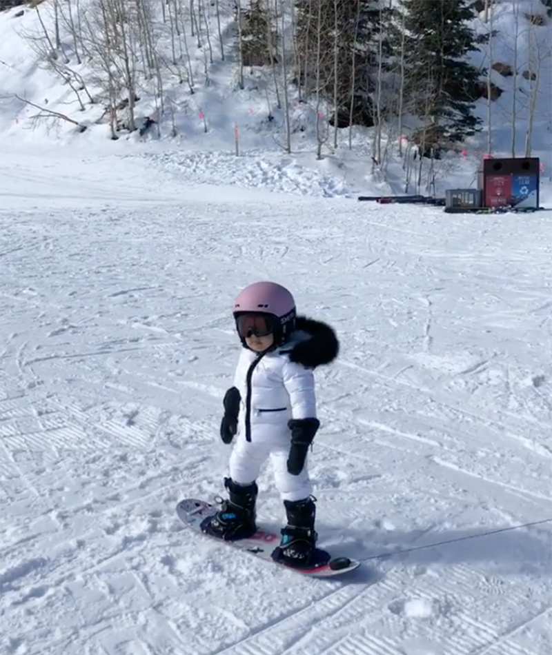 Out Snowboarding | Instagram/@kyliejenner