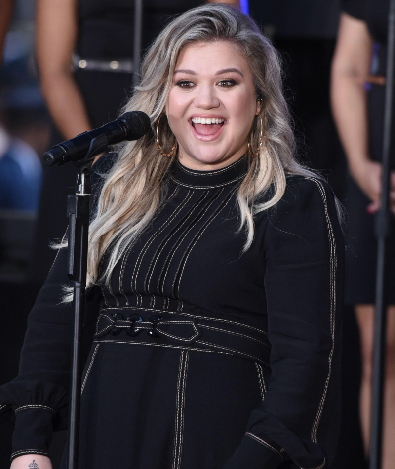 Kelly Clarkson – $461,000 | Alamy Stock Photo by Derek Storm/Everett Collection Inc/Alamy Live News