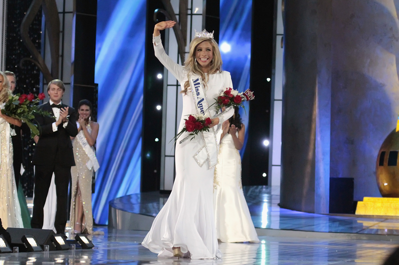 Winning in White | Getty Images Photo by Donald Kravitz