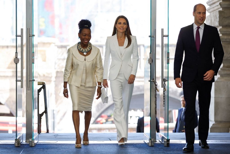 Alexander McQueen Suit - June 2022 | Getty Images Photo by JOHN SIBLEY/POOL/AFP