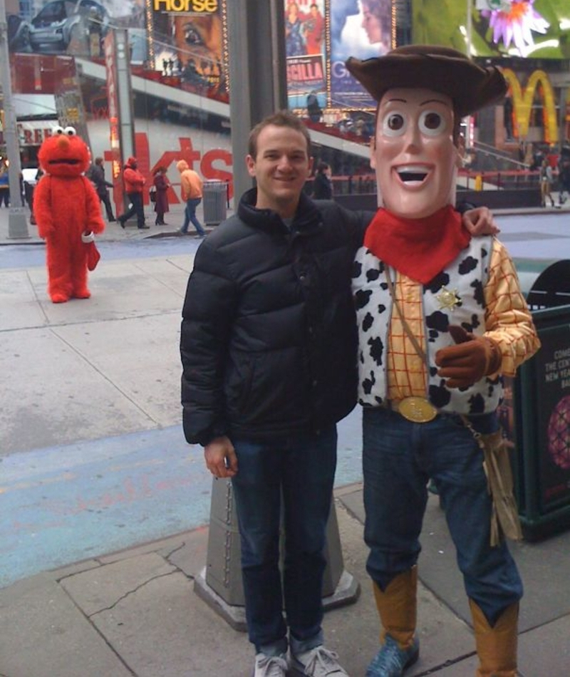 Un duelo en Times Square | Imgur.com/MfOI05K