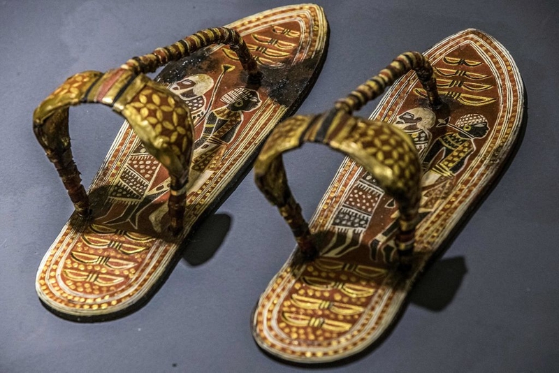 Diese altägyptischen Sandalen | Getty Images Photo by Khaled DESOUKI/AFP