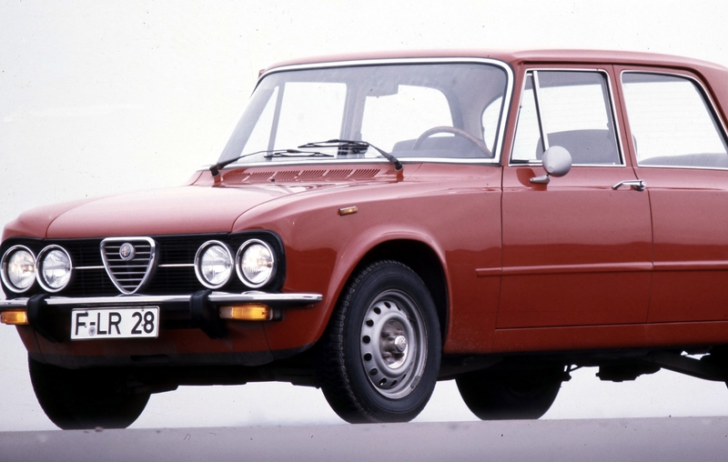 Alfa Romeo Giulia (Type 105) de 1962 | Alamy Stock Photo by Hans Dieter Seufert/culture-images GmbH