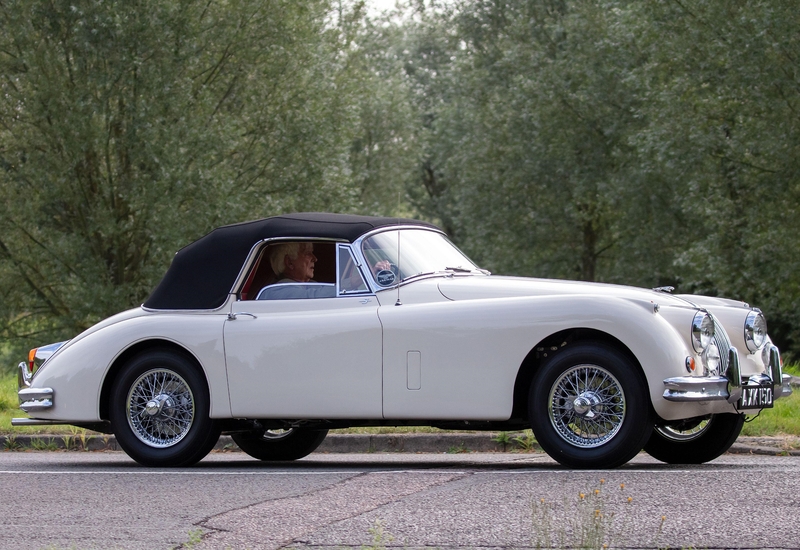 Jaguar XK150 de 1960 | Alamy Stock Photo by Sue Thatcher