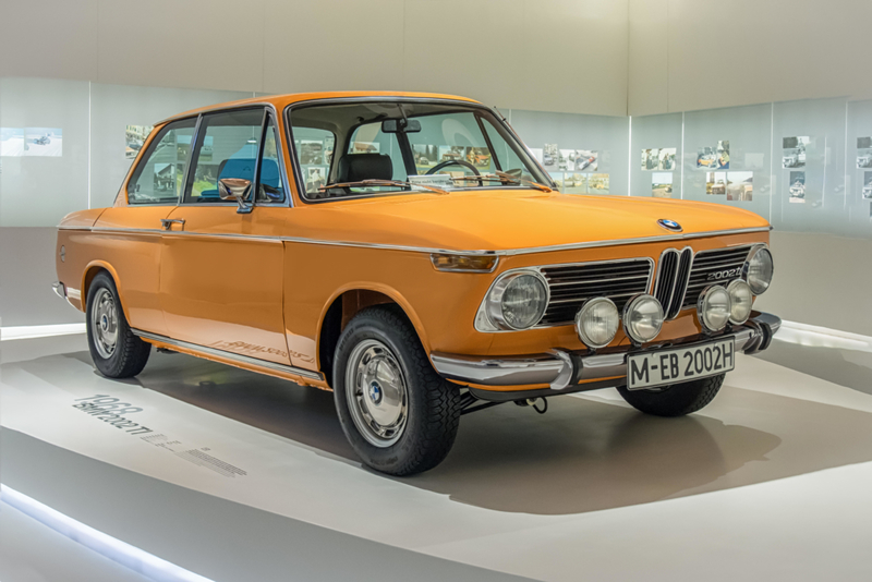 BMW 2002 de 1968 | Alamy Stock Photo by Roman Belogorodov