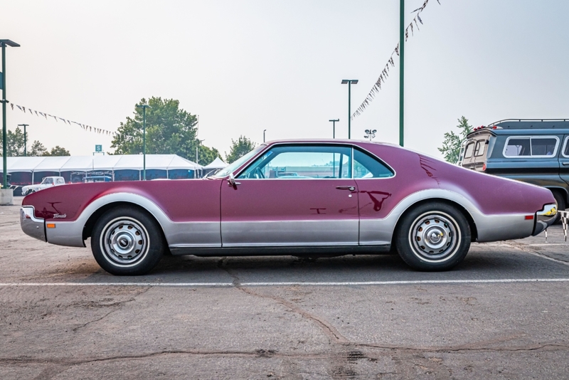 Oldsmobile Toronado von 1966 | Alamy Stock Photo by Brian Welker