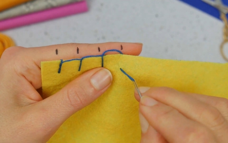 Finger Spacing Works Wonders | Youtube.com/Craftsy Hacks