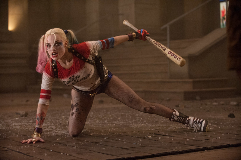 Margot Robbie: Baseball Bat From “Suicide Squad” | MovieStillsDB