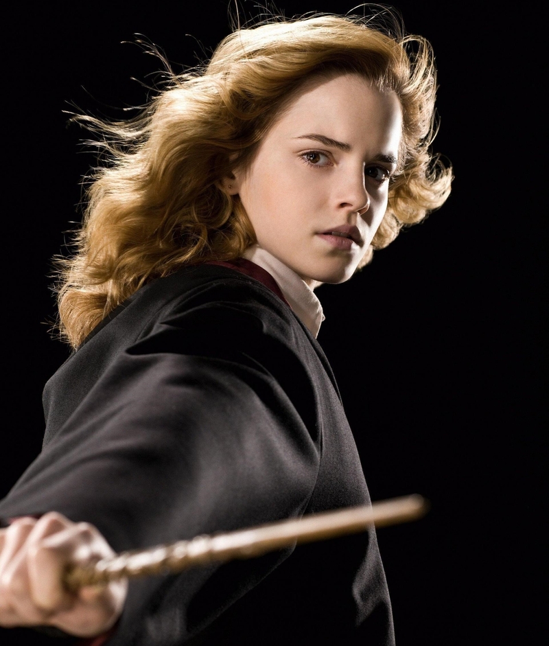 Emma Watson: Cloak, Wand and Time-Turner From “Harry Potter” | MovieStillsDB