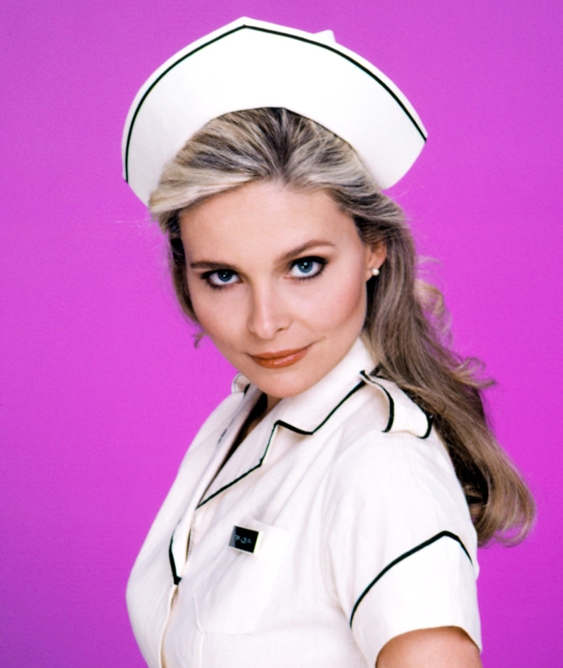 Priscilla Barnes tuvo problemas por tener el cabello 