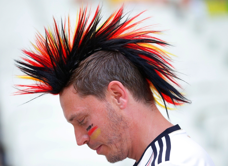 Sonic, O Ouriço Alemão Fã De Futebol | Alamy Stock Photo