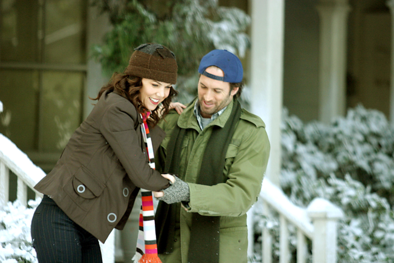 Luke & Lorelai – Gilmore Girls | Alamy Stock Photo by Warner Bros/Courtesy Everett Collection