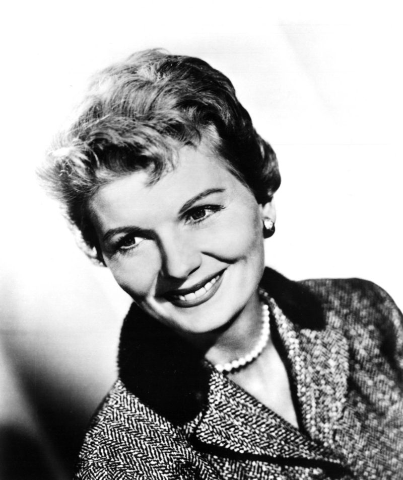 June Cleaver tenía algo que ocultar | Alamy Stock Photo by Courtesy Everett Collection Inc