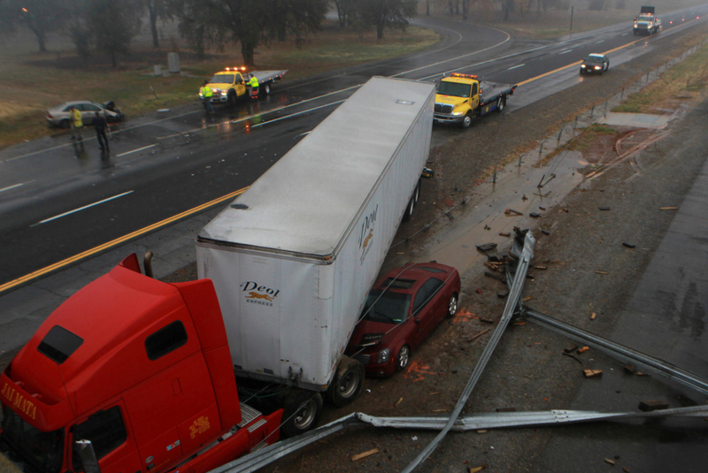 Freeway Accident | Alamy Stock Photo by Redding Record Searchlight/ZUMAPRESS.com/Alamy Live News