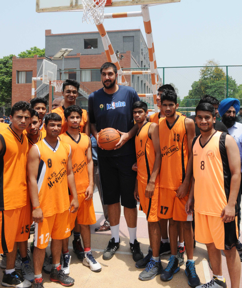 Sim Bhullar – 7’ 5” | Getty Images Photo by Hindustan Times