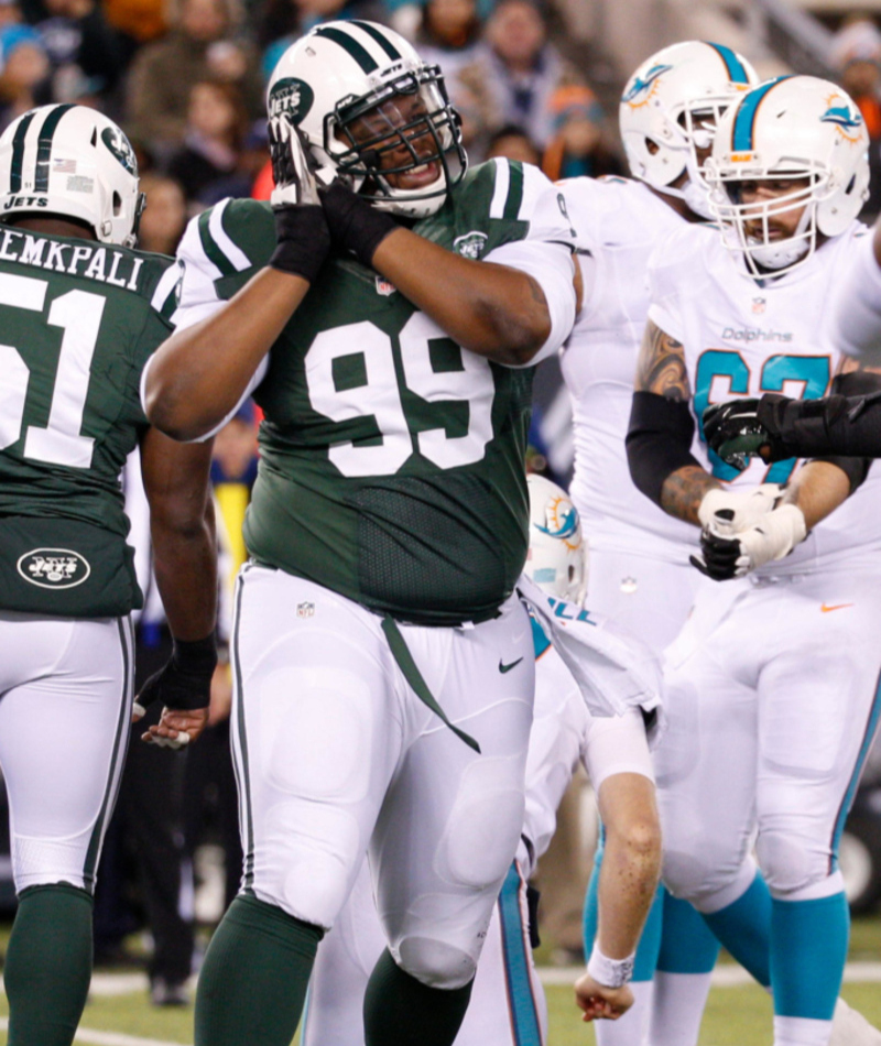 T.J. Barnes – 6’7″, 364 lbs | Alamy Stock Photo by Cal Sport Media/Alamy Live News/John Green