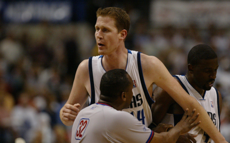 Shawn Bradley – 7’ 6” | Alamy Stock Photo by Bryan Patrick/ZUMA Press 