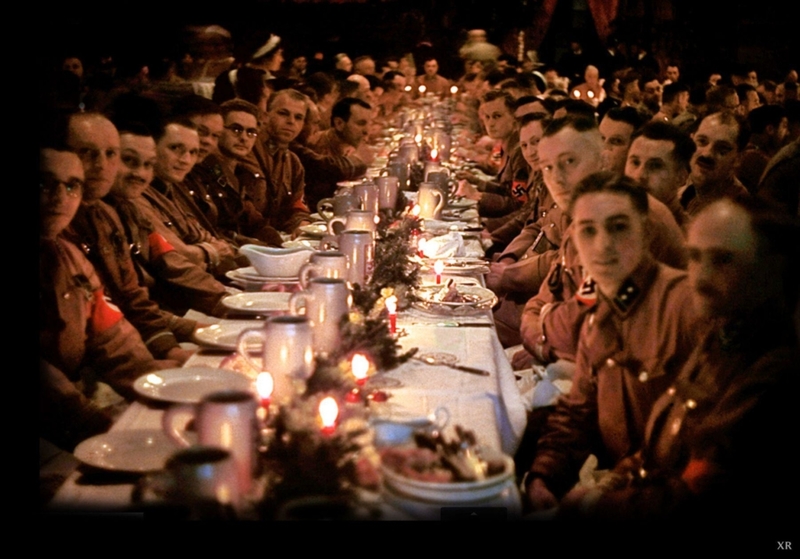 A 1941 Christmas Feast | Alamy Stock Photo by Hugo Jaeger/The LIFE Picture Collection