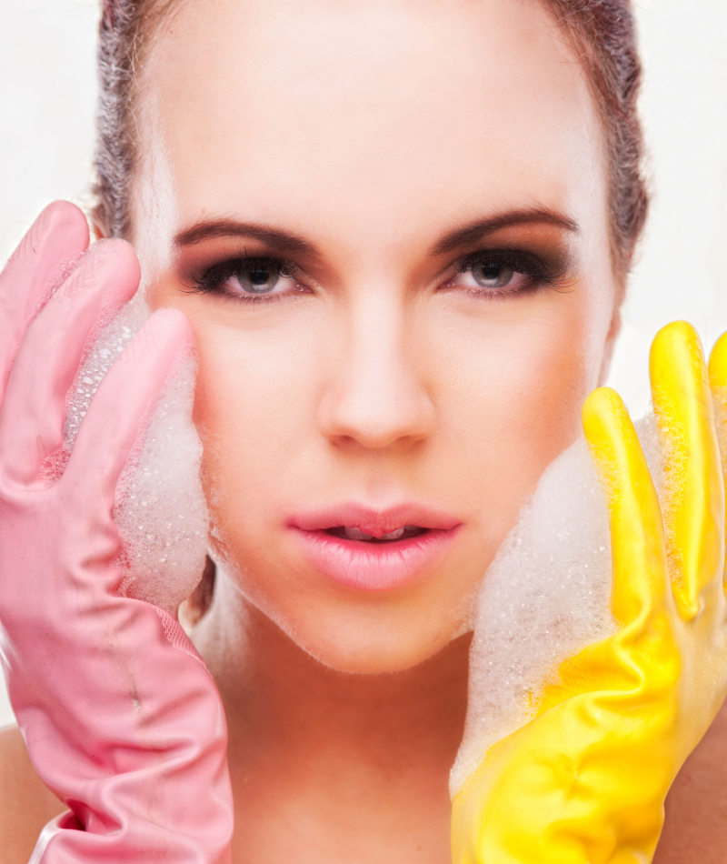 Using Dishwashing Liquid on Your Face | Alamy Stock Photo by Rufus Stone