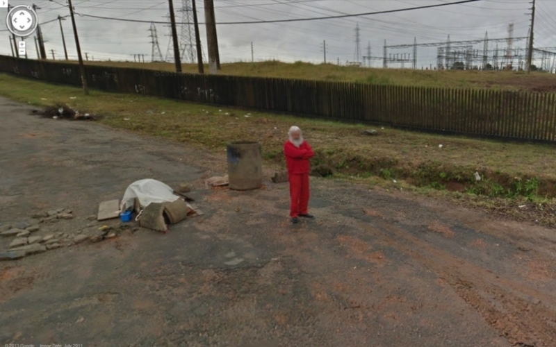 A Humble Santa | Imgur.com/8Tydzr9 via Google Street View