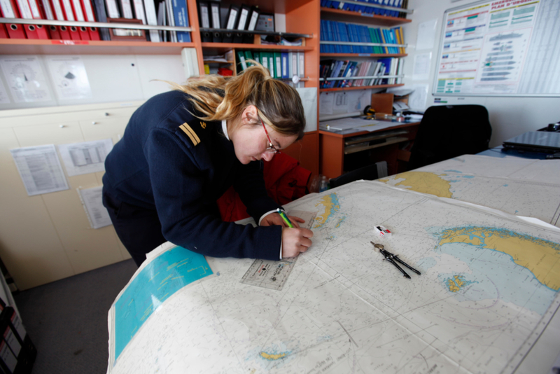 The Ships Have a War Room | Alamy Stock Photo by FRUMM John / hemis.fr